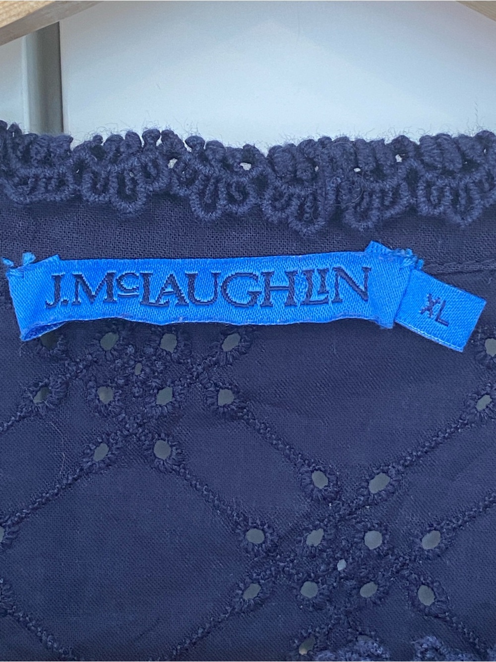 J. McLaughlin Navy Eyelet Button-Front Blouse Boxy Pretty Lightweight Size XL - Picture 4 of 11